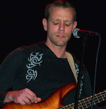 Adam Pascal Net Worth