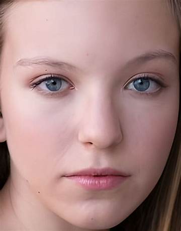Aislinn Debutch Net Worth