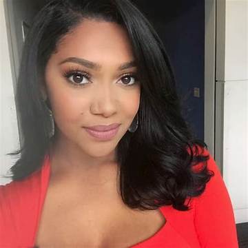 Alexandra Lewis Net Worth