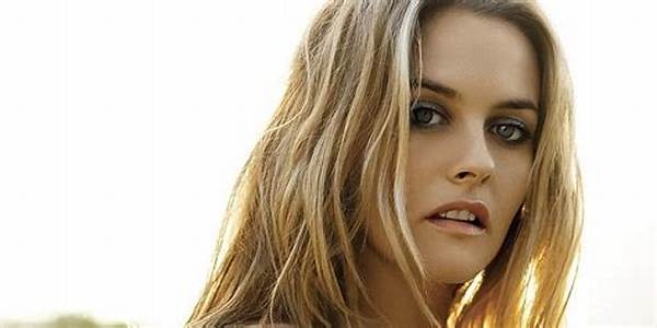 Alicia Silverstone Net Worth