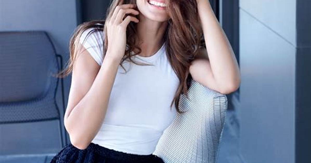 Alize G%C3%B6Rd%C3%Bcm Net Worth 460. Jpg