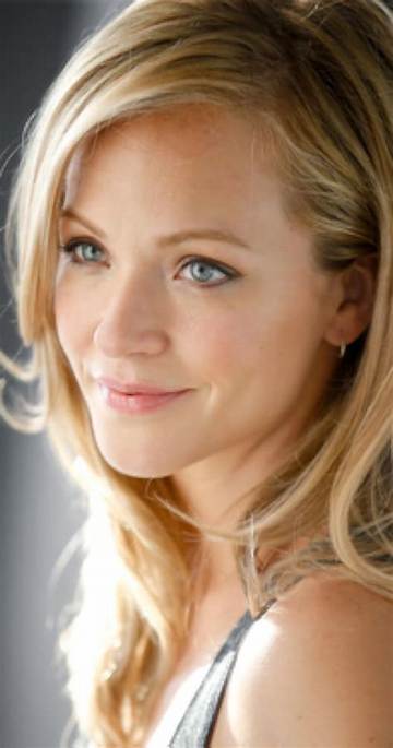 Amanda Clayton Net Worth