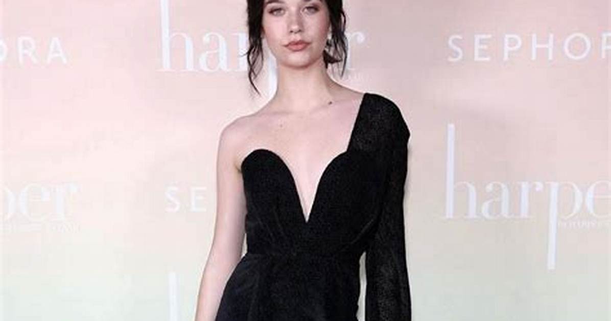 Amanda Steele Net Worth