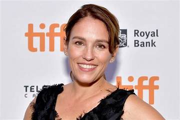 Amy Jo Johnson Net Worth