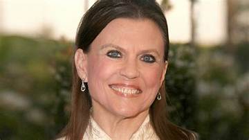Ann Reinking Net Worth
