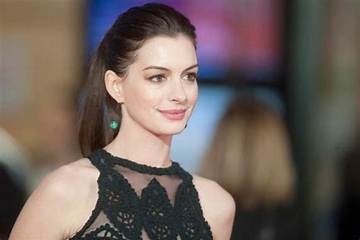 Anne Hathaway Net Worth