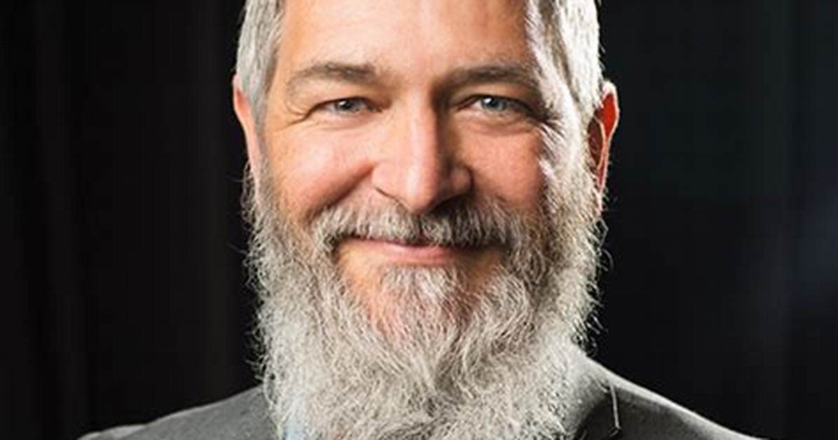 Aram Shumavon Net Worth