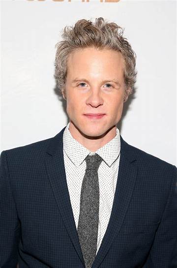 Ashton Holmes Net Worth