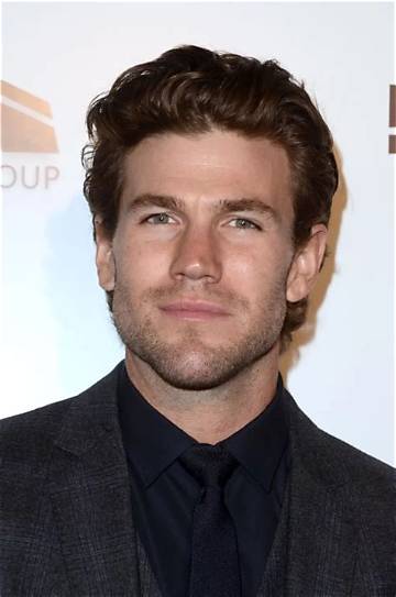 Austin Stowell Net Worth
