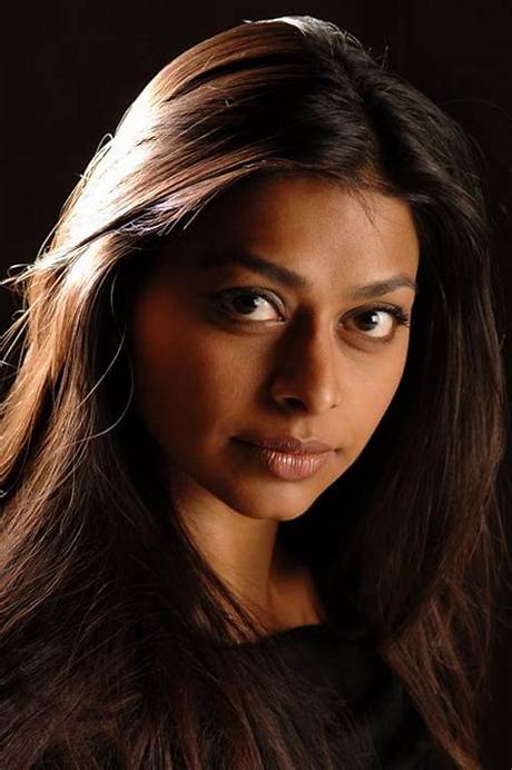 Ayesha Dharker Net Worth