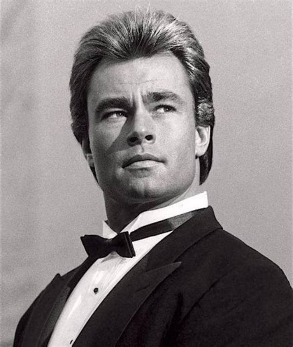 Brett Baxter Clark Net Worth