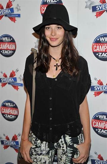 Carly Foulkes Net Worth