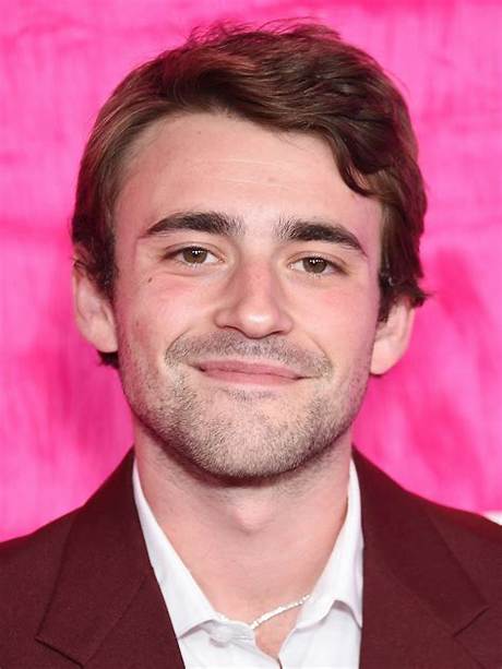 Charlie Rowe Net Worth