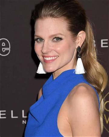 Chelsey Crisp Net Worth