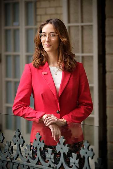 Claire Lovering Net Worth