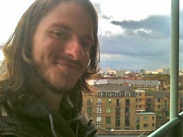 Cosmo Landesman Net Worth