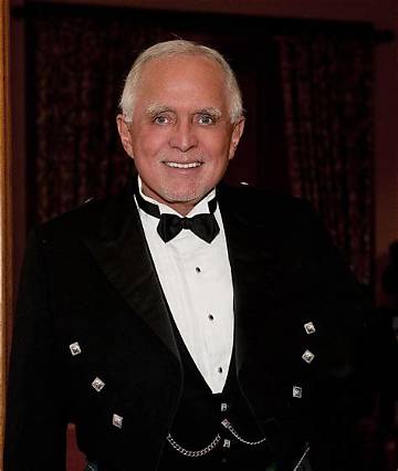 Dan Pena Net Worth
