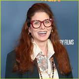 Debra Messing Net Worth