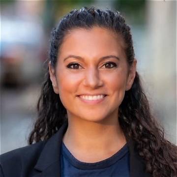 Delara Derakhshani Net Worth