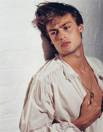 Douglas Booth Net Worth