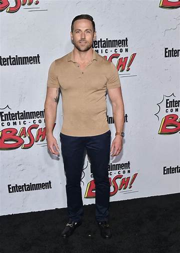 Dylan Bruce Net Worth