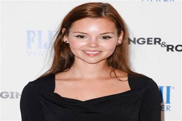 Eline Powell Net Worth