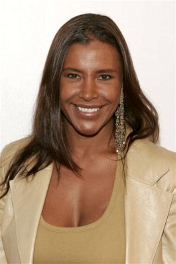 Elisa Salinas Net Worth