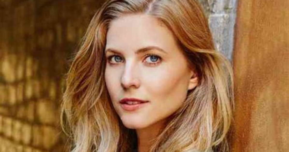 Elizabeth Blackmore Net Worth