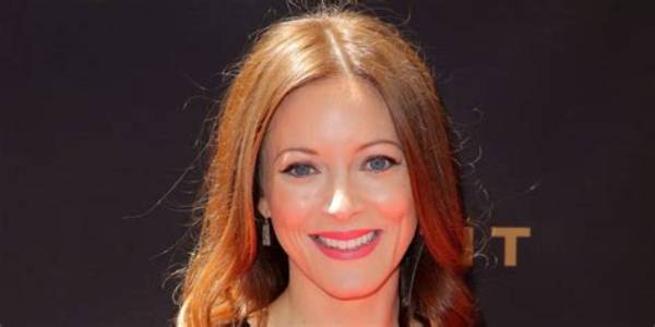 Elizabeth Bogush Net Worth