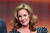 Elizabeth Perkins Net Worth