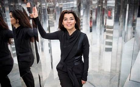 Es Devlin Net Worth
