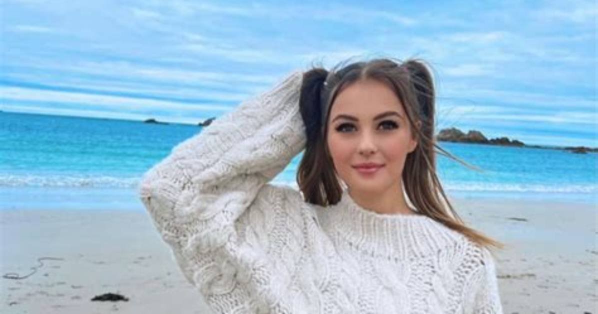 Holly Murray Net Worth