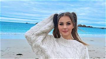 Holly Murray Net Worth