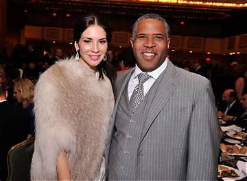 Hope Dworaczyk Net Worth