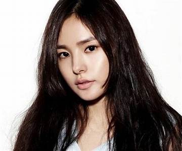 Hyo-Rin Min Net Worth
