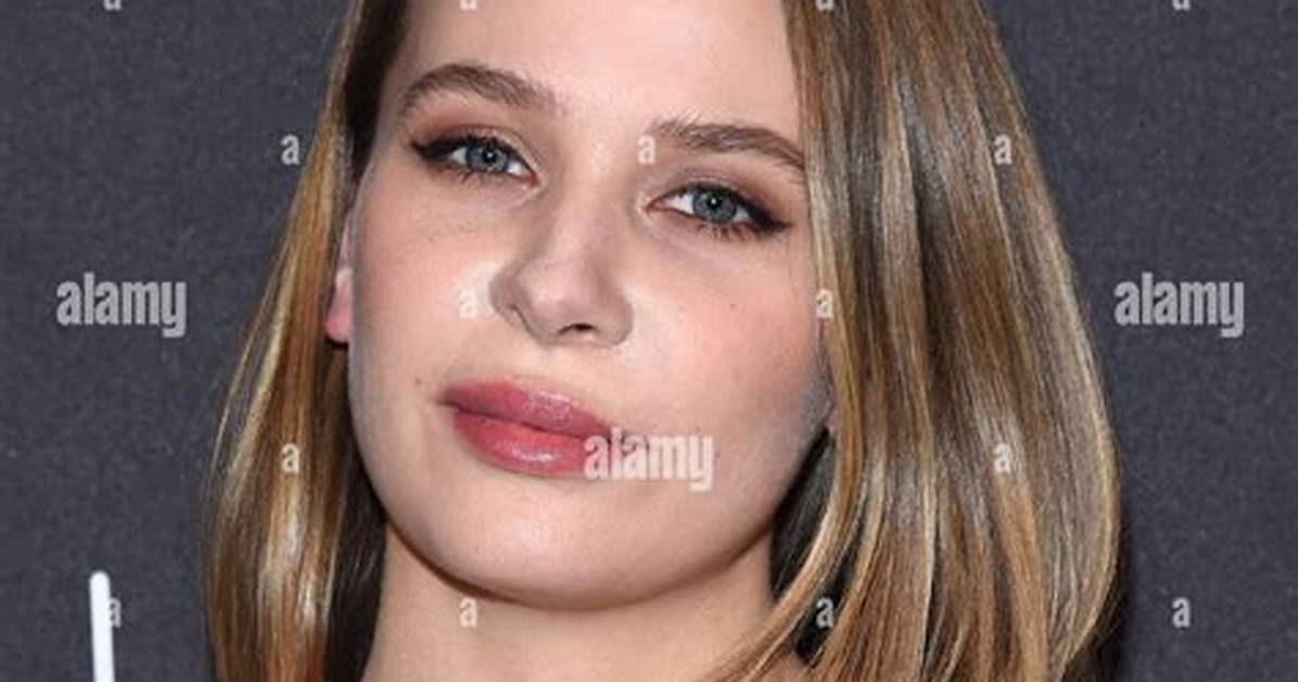 Isabelle Mcnally Net Worth