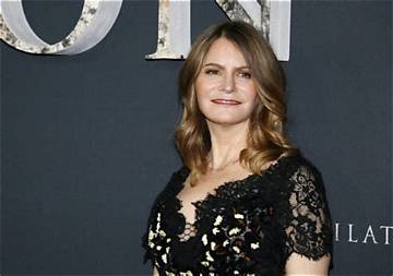 Jennifer Jason Leigh Net Worth