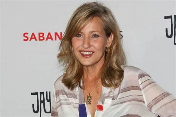 Joey Lauren Adams Net Worth