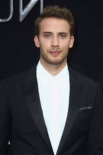 Jonas Bloquet Net Worth