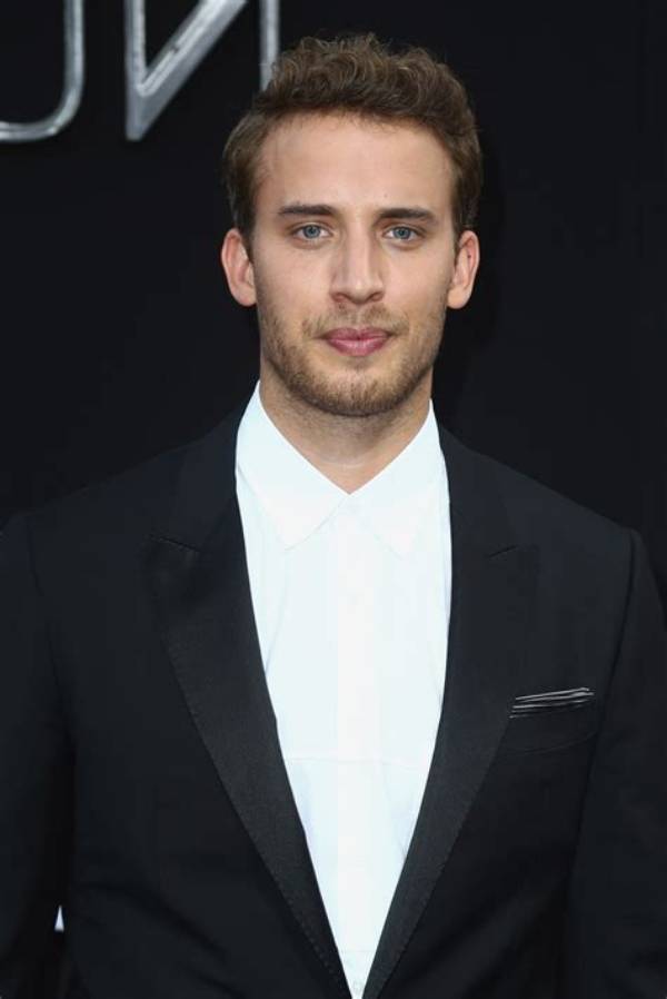 Jonas Bloquet Net Worth