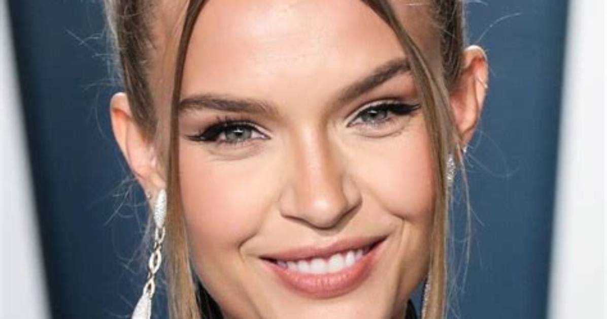 Josephine Skriver Net Worth