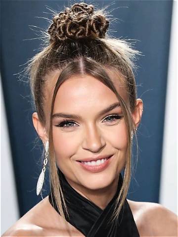 Josephine Skriver Net Worth