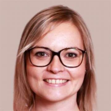 Karine Foviau Net Worth