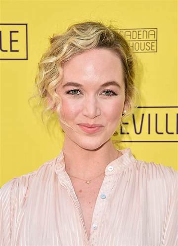 Kelley Jakle Net Worth