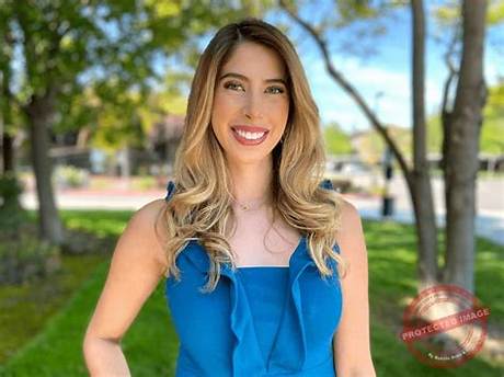 Kim Castro Net Worth