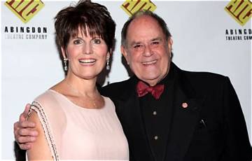 Laurence Luckinbill Net Worth