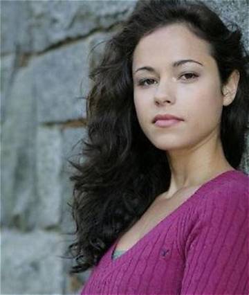 Leela Savasta Net Worth