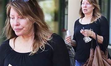 Linda Kozlowski Net Worth