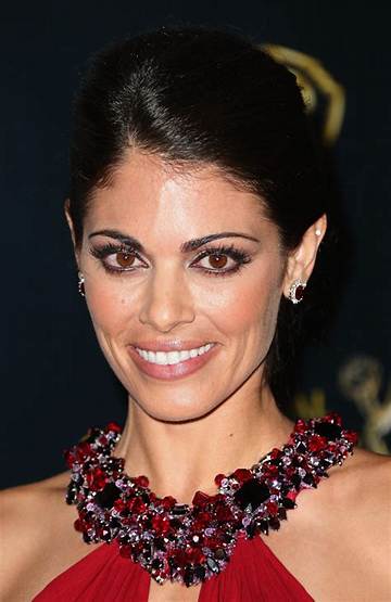 Lindsay Hartley Net Worth