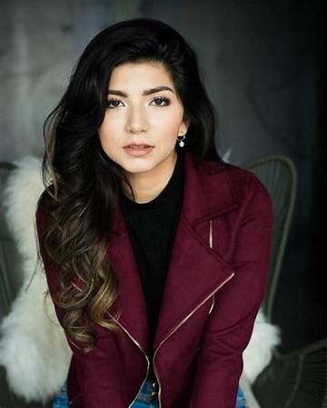 Lindsay Navarro Net Worth